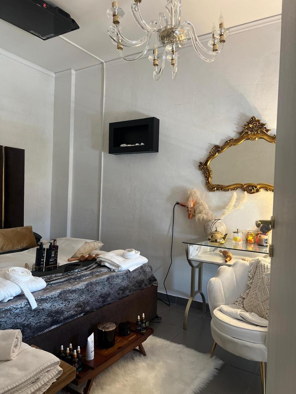 Femme Noir Luxury Spa Experience San Nicola La Strada Exterior photo